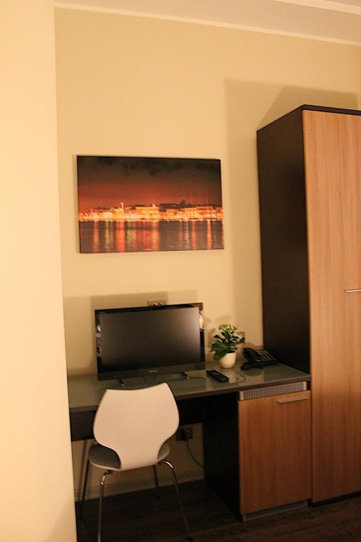 Aleksandr Brindisi Room photo